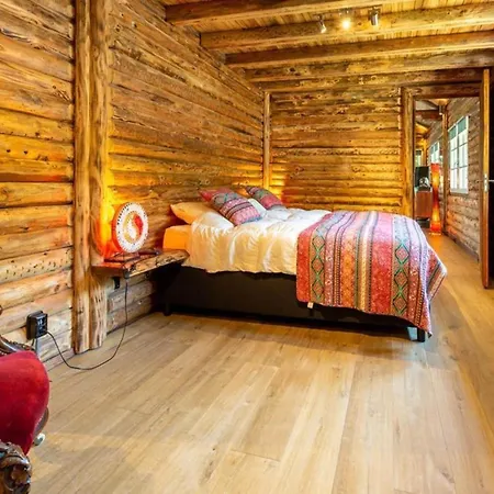 Σπίτι διακοπών Spacious Wooden With Covered Terrace