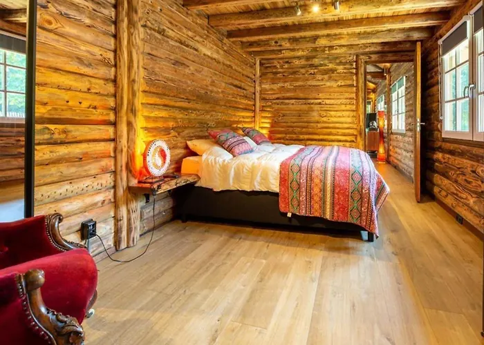 Vakantiehuis Spacious Wooden With Covered Terrace Nr 723