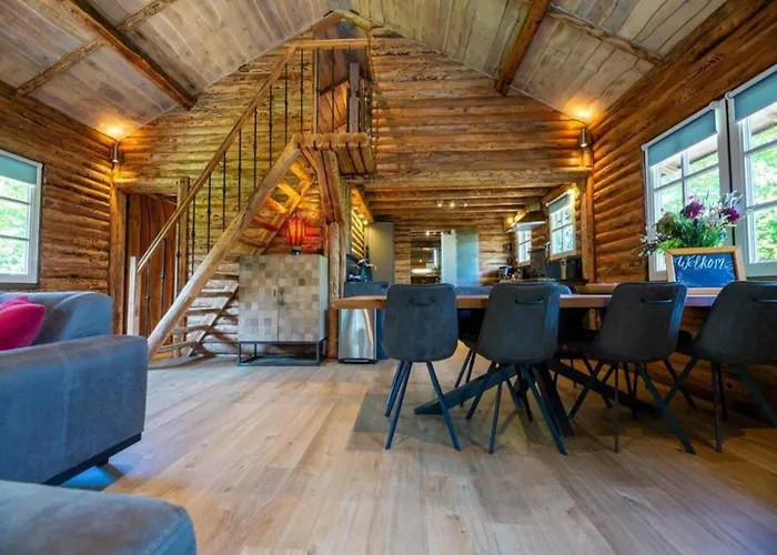 Spacious Wooden With Covered Terrace Σπίτι διακοπών *