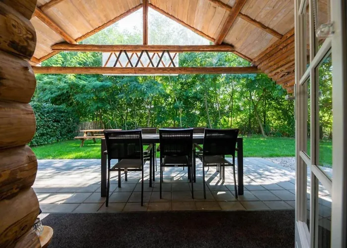 Vakantiehuis Spacious Wooden With Covered Terrace Nr 723