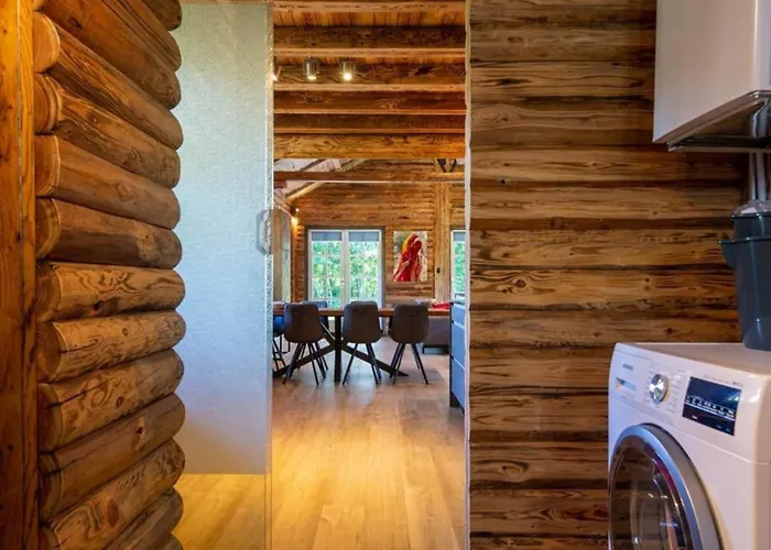 Spacious Wooden With Covered Terrace Σπίτι διακοπών *