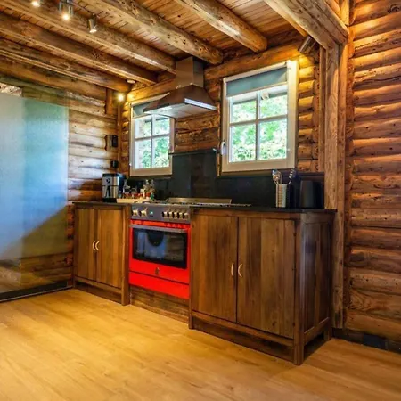 度假居 Spacious Wooden With Covered Terrace