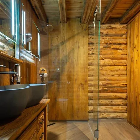 Spacious Wooden With Covered Terrace 度假居 巴勒纳绍