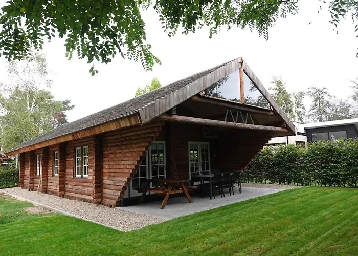 Spacious Wooden With Covered Terrace Hébergement de vacances Baarle-Nassau