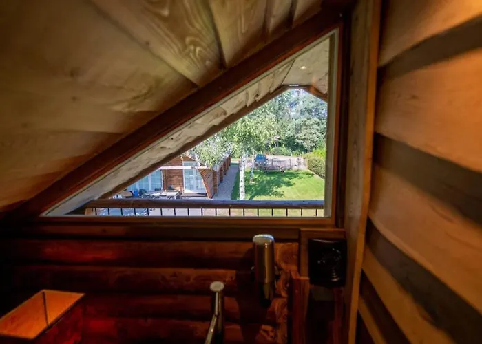 Spacious Wooden With Covered Terrace Hébergement de vacances *